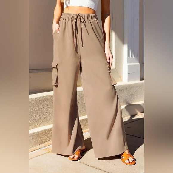 NWT Cupshe Elastic Waist Wide Leg Cargo Pants, Color Tan Size S - Picture 2 of 16